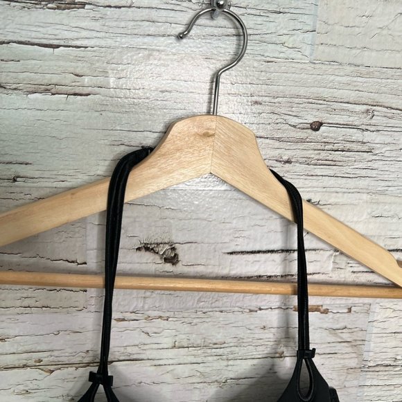 Victoria’s Secret plunge black bra size 34D - Picture 4 of 9